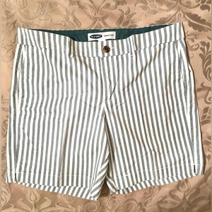 LIKE NEW! Old Navy SHORTS!